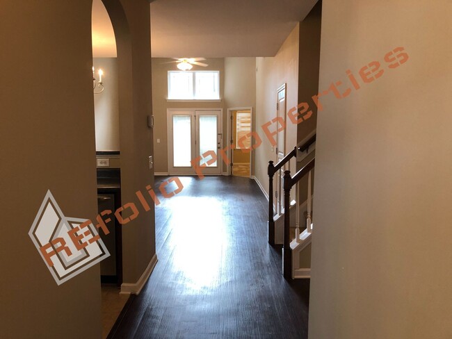 Building Photo - Great Location! 3 Bedroom 2.5 Bathroom 1 C...