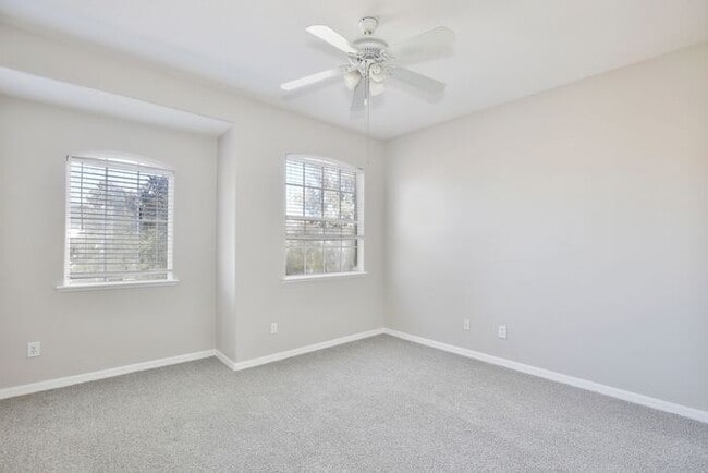 Building Photo - Spacious 4/2.5 Townhome in Gated Community in Avalon Park - Orlando