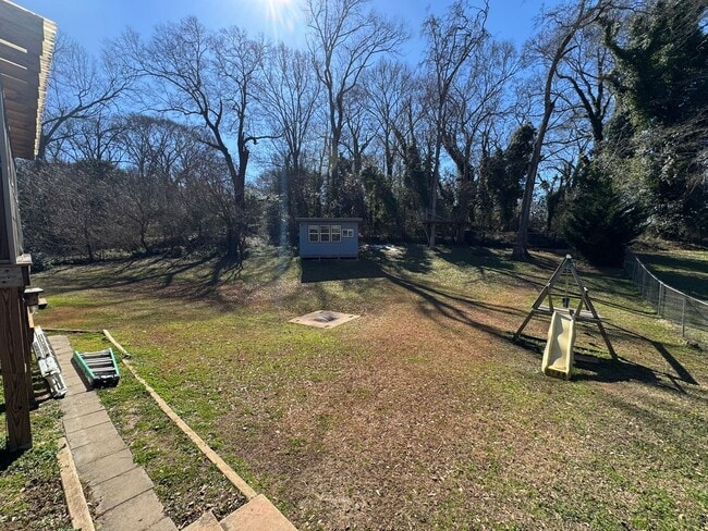 Building Photo - Arch Street Gem!