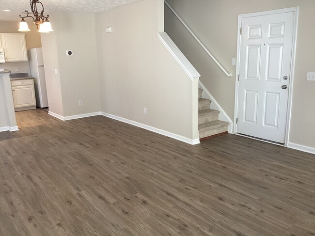 Building Photo - 127 Swanee Ln