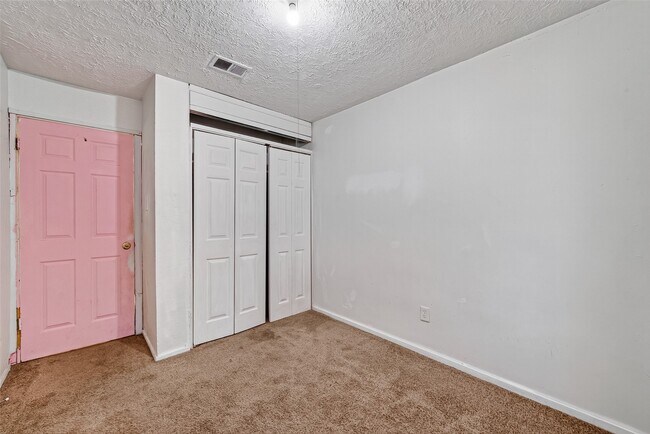 Building Photo - 4632 Greenwood Dr
