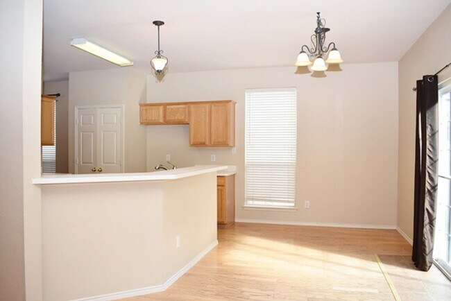 Building Photo - 6866 Amberdale Dr