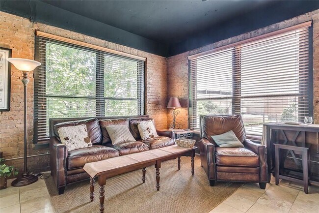 Building Photo - Beautiful 1 Bed- 1 Bath in Houston Place L...