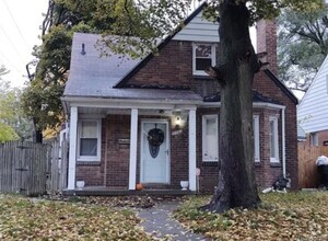 Building Photo - 17380 Rutherford St