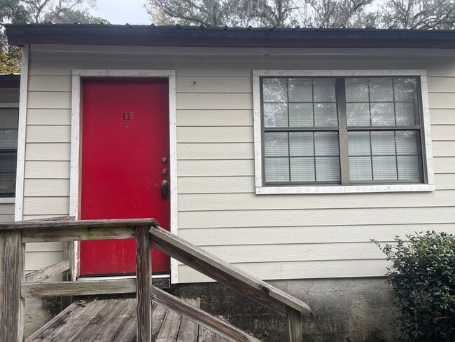 Building Photo - 1 bed 1 bath newly renovated townhouse