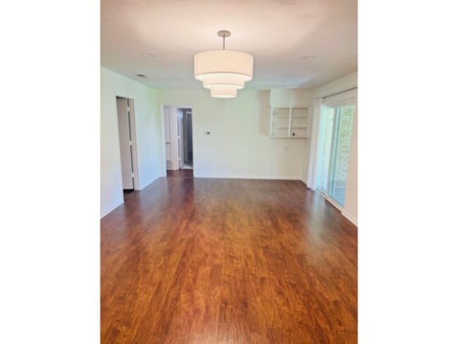 Building Photo - 8406 Foxwood Ln