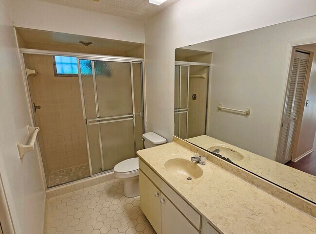Building Photo - 6545 Waterford Cir