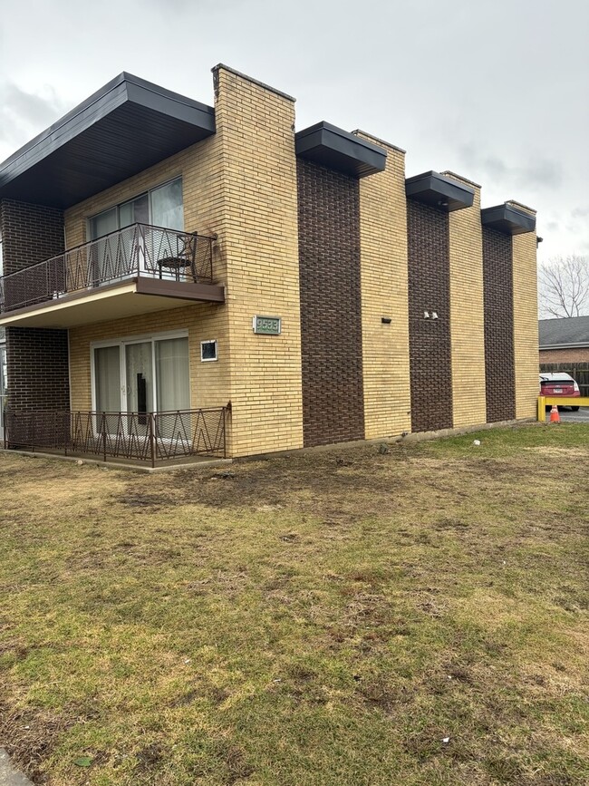 Building Photo - 9533 Mansfield Ave