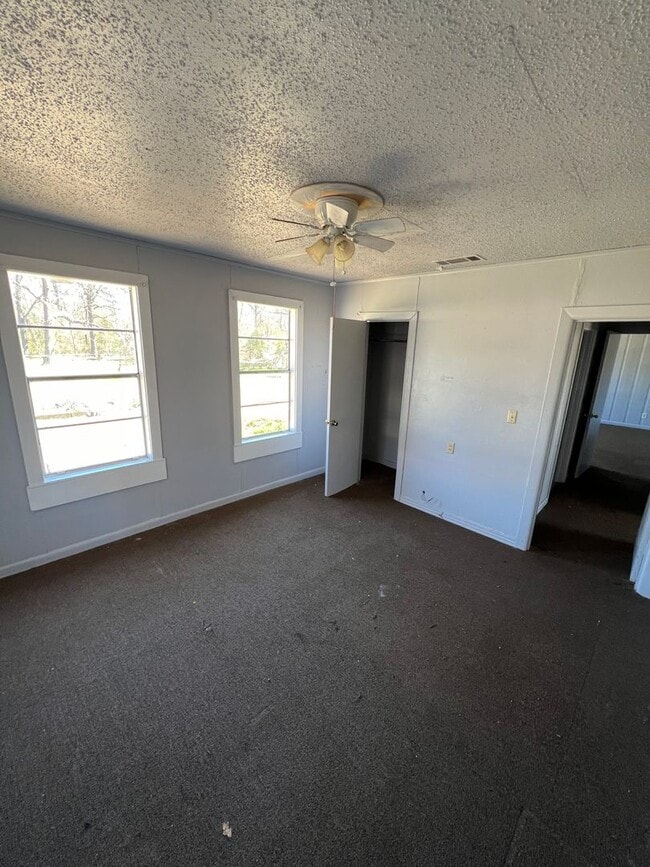 Building Photo - 3233 Riviera St