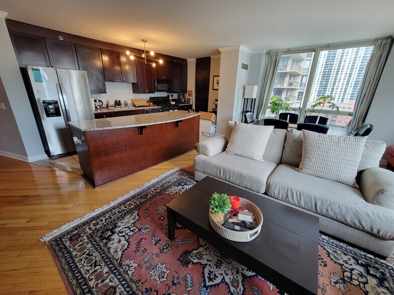 Building Photo - 33 W Ontario St