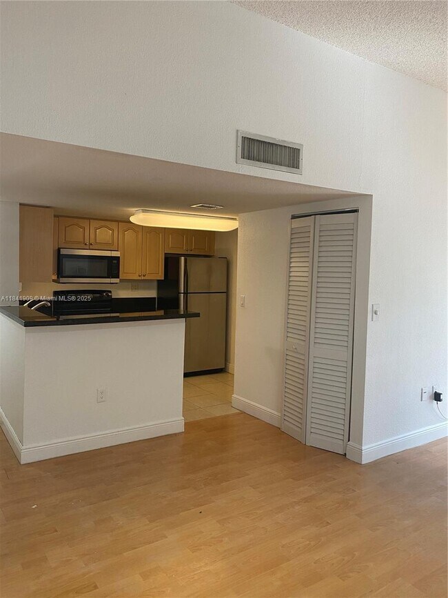 Building Photo - 9916 Nob Hill Ln