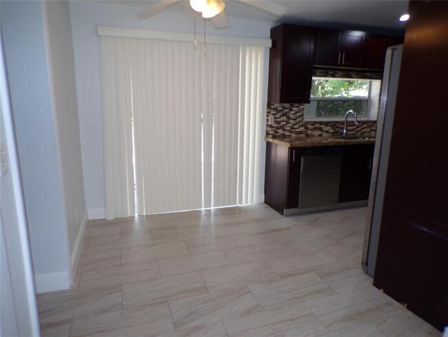 Building Photo - 4 bedroom in Hollywood FL 33021