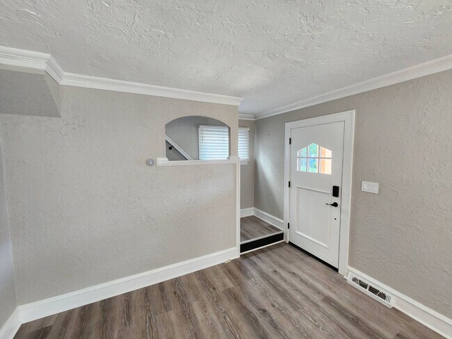 Building Photo - Newly Renovated 3-Bedroom Property in Prim...