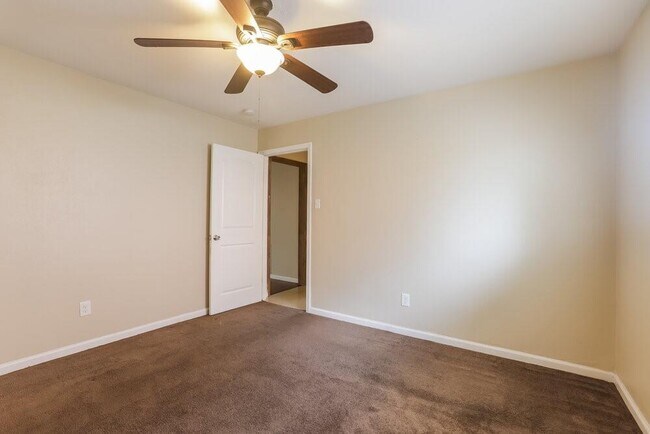 Building Photo - 5751 Oakham St