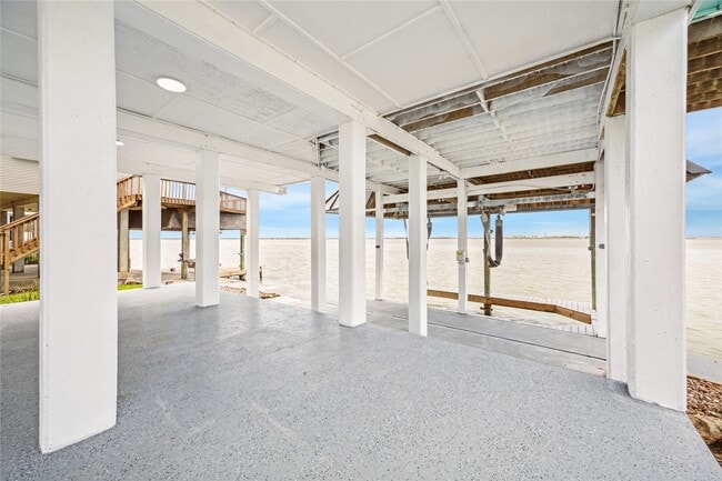 Building Photo - 1322 Outrigger St
