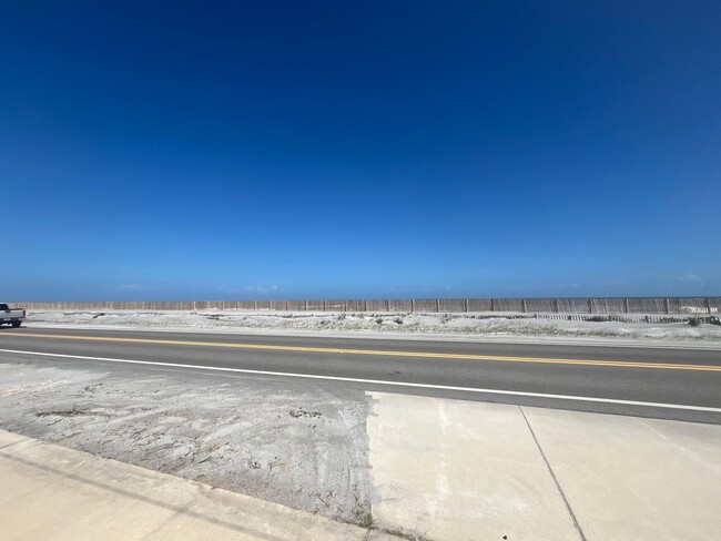 Building Photo - Beach front Studio in Flagler Beach!