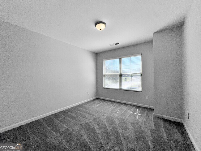 Building Photo - 241 Daisy Cir