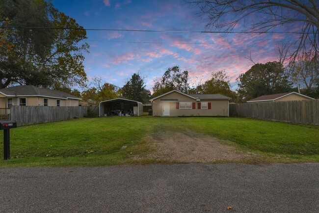 Building Photo - Beautiful 3 Bedroom Home in Santa Fe,
