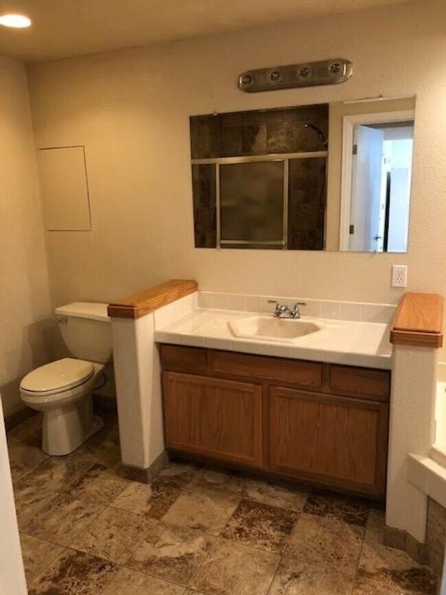 Building Photo - Charming Studio in Superior