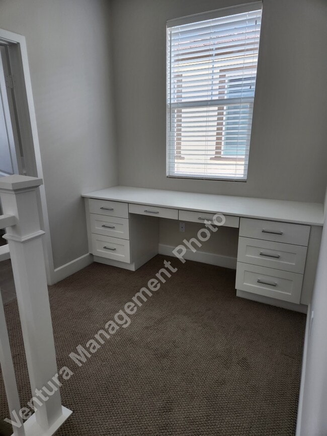 Building Photo - 3020 Harrison Ln