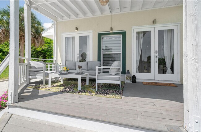 Building Photo - 12417 S Indian River Dr