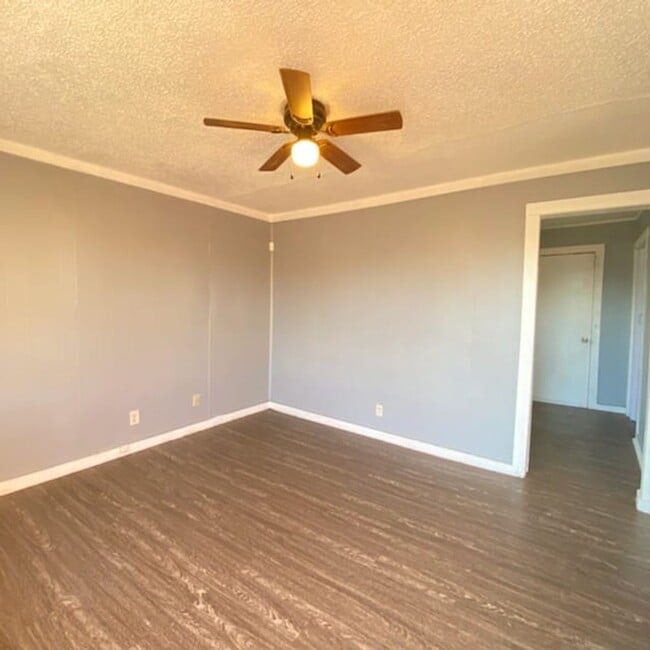 Building Photo - $0 First Month's Rent / $0 Deposit at Move-in