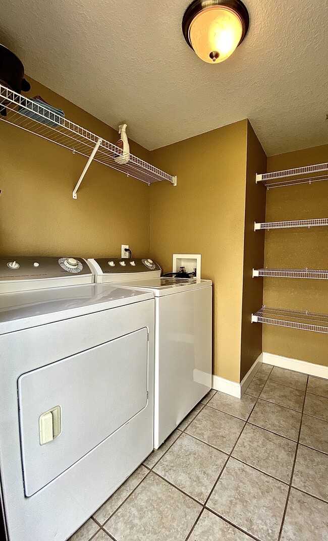 Building Photo - Rossen Retreat