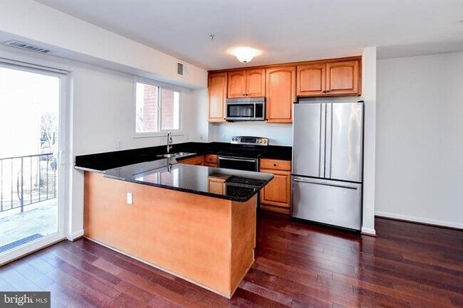 Building Photo - 1386 Bryant St NE