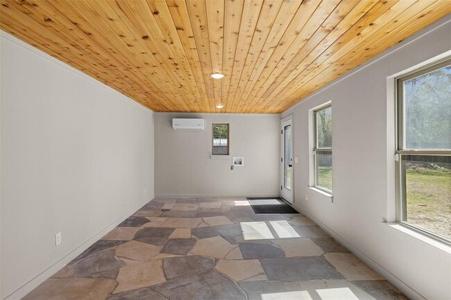 Building Photo - 823 Hickory St