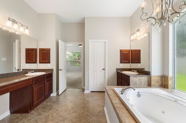 Building Photo - 6 Hithervale Ct