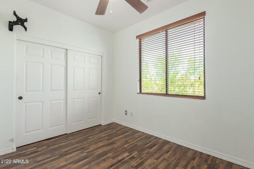 Building Photo - 9551 E Redfield Rd