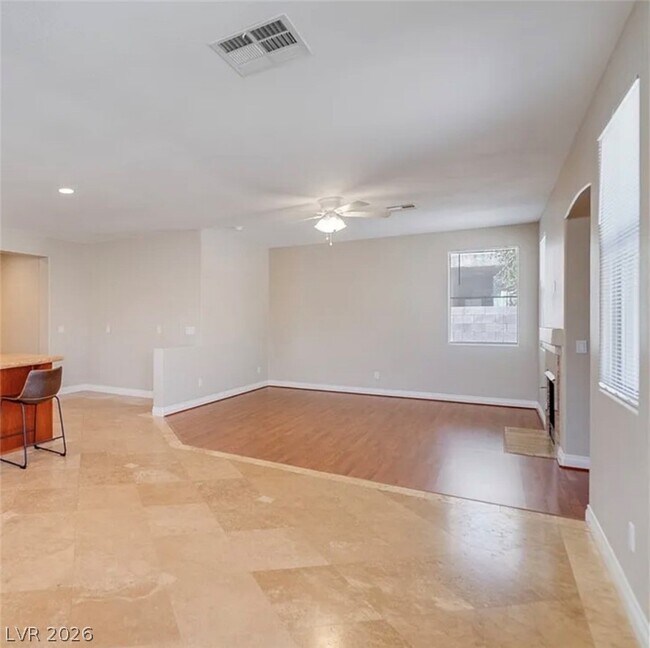 Building Photo - 2406 Paveene Ave