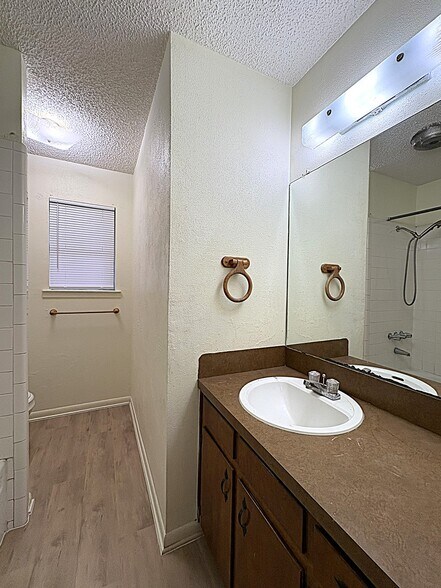 Building Photo - 1119 Rhonda Lee St