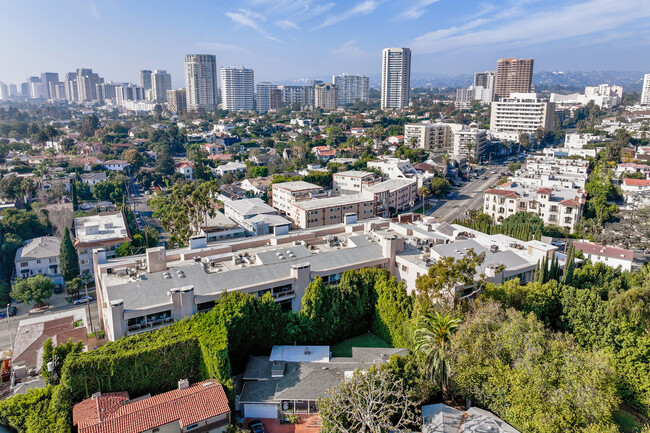 Building Photo - 1520 S Beverly Glen Blvd