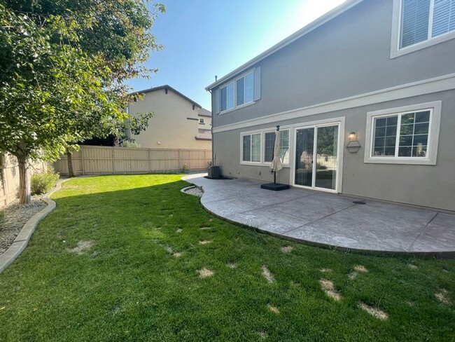 Building Photo - Beautiful Damonte Ranch Three Bedroom T...