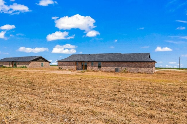 Building Photo - Country Living In Idalou ISD!
