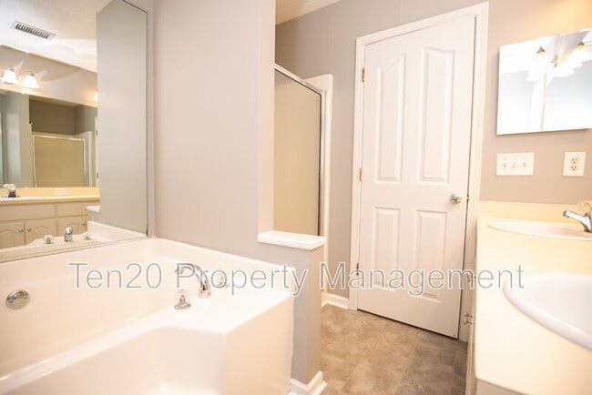 Building Photo - 5015 Hidden Hills Ct