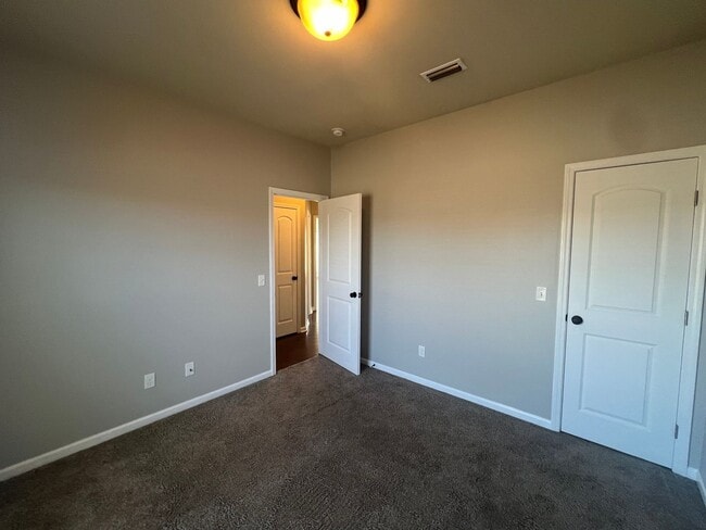 Building Photo - Fountain Crest Subdivision!