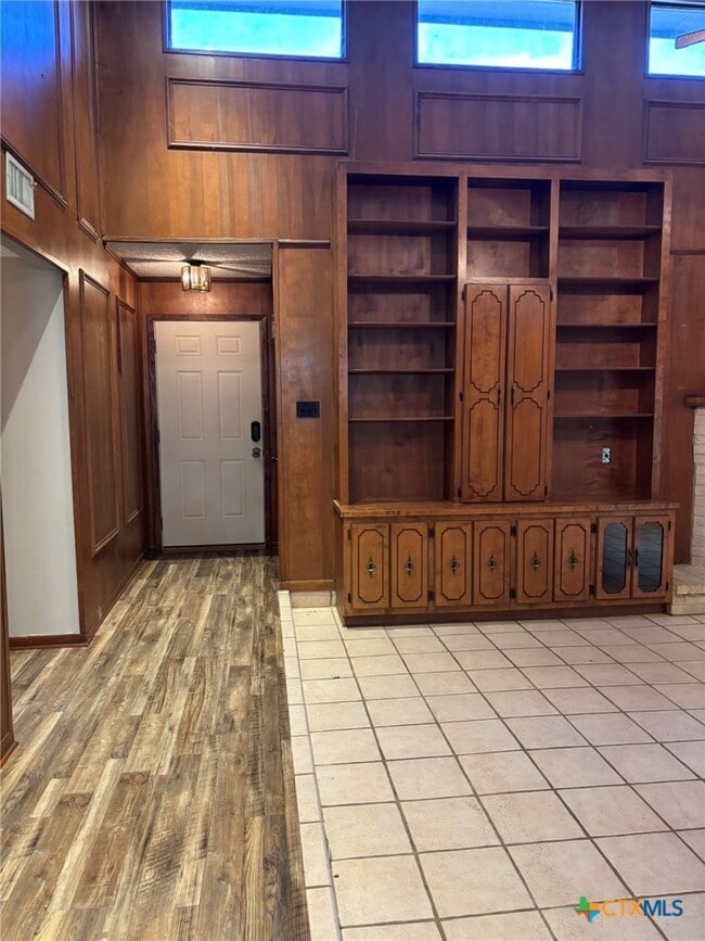 Building Photo - 202 Sherwood Dr