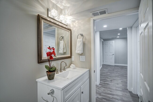 Building Photo - 4686 Capitol View Rd