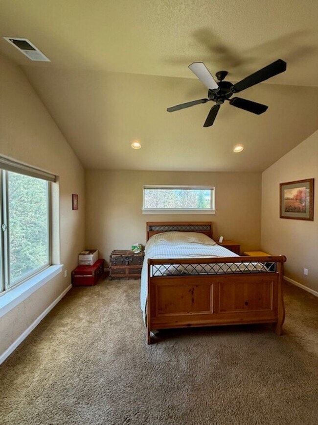 Building Photo - Spacious 3-Bedroom + Bonus Room Home in La...