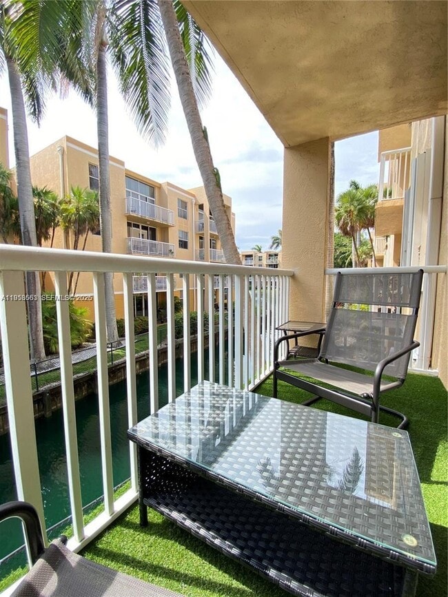 Building Photo - 1350 SE 3rd Ave