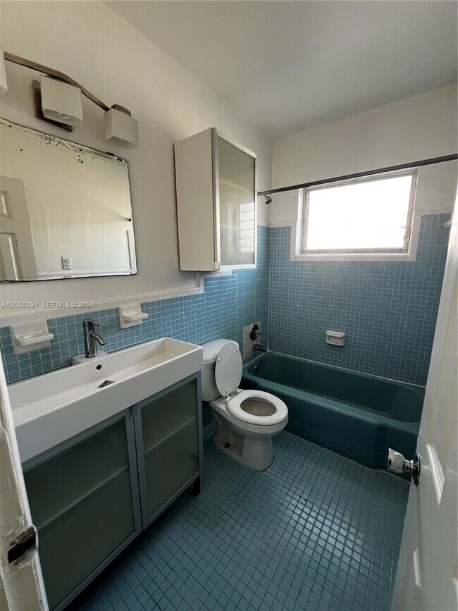 Building Photo - 2072 NE 169th St