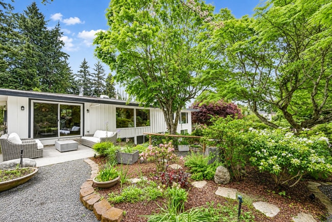Building Photo - Luxury Wilburton Retreat | Updated 4BR Home with MIL Suite & Japanese Garden Near Downtown Bellevue