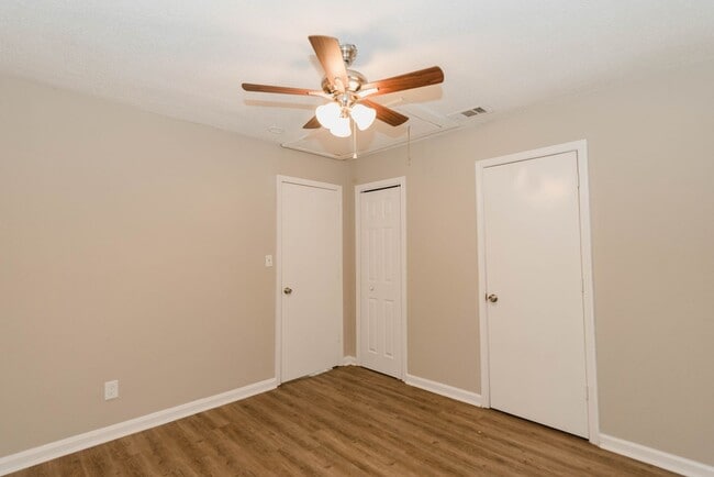 Building Photo - 2780 Hall Dr SE