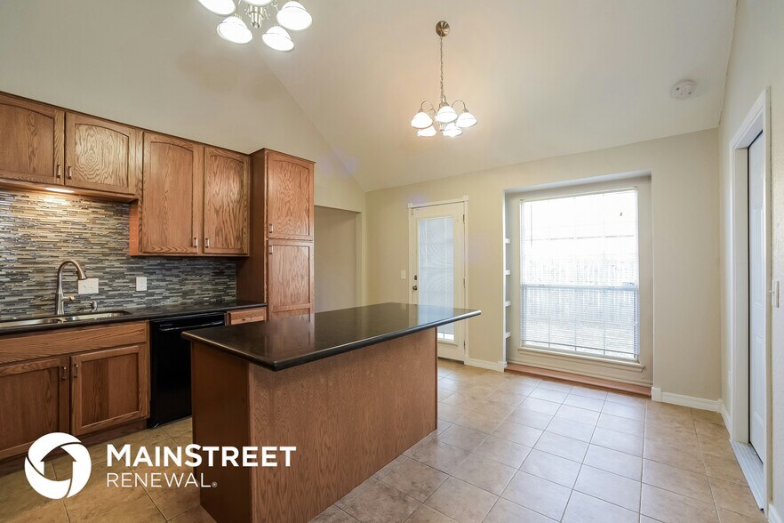 Building Photo - 2604 Briarcliff Dr