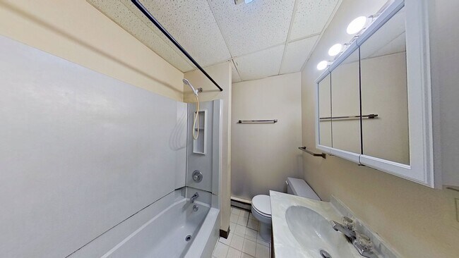 Building Photo - Private 1 Bedroom Apartment