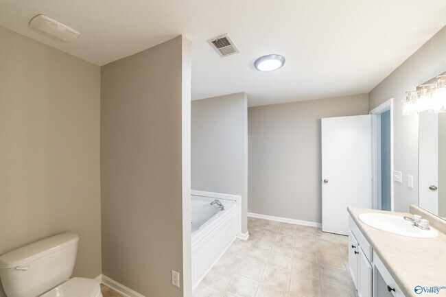 Building Photo - 217 Whitestone Dr NE
