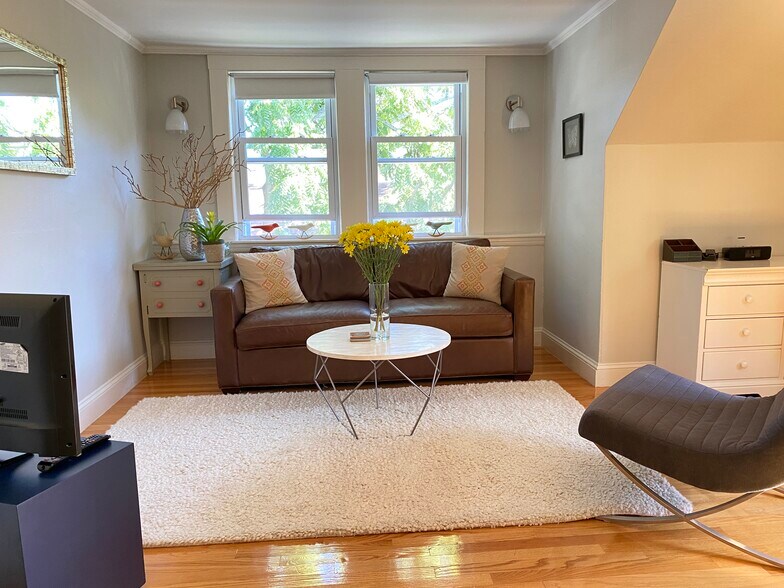 Building Photo - 105 Chestnut St