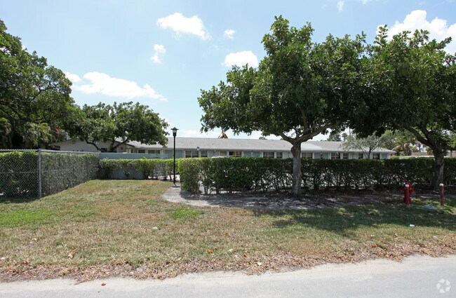 Building Photo - 868 SW 10th St